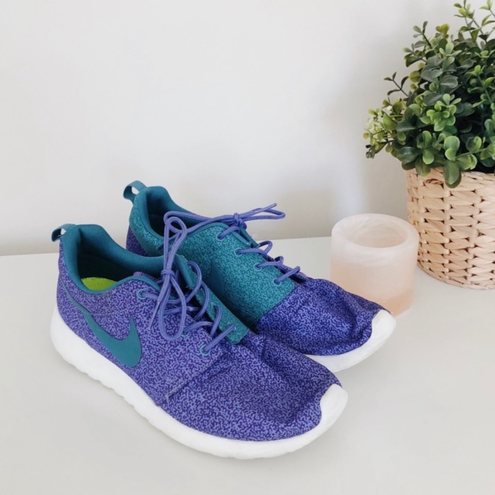 NIKE ROSHE RUNS!